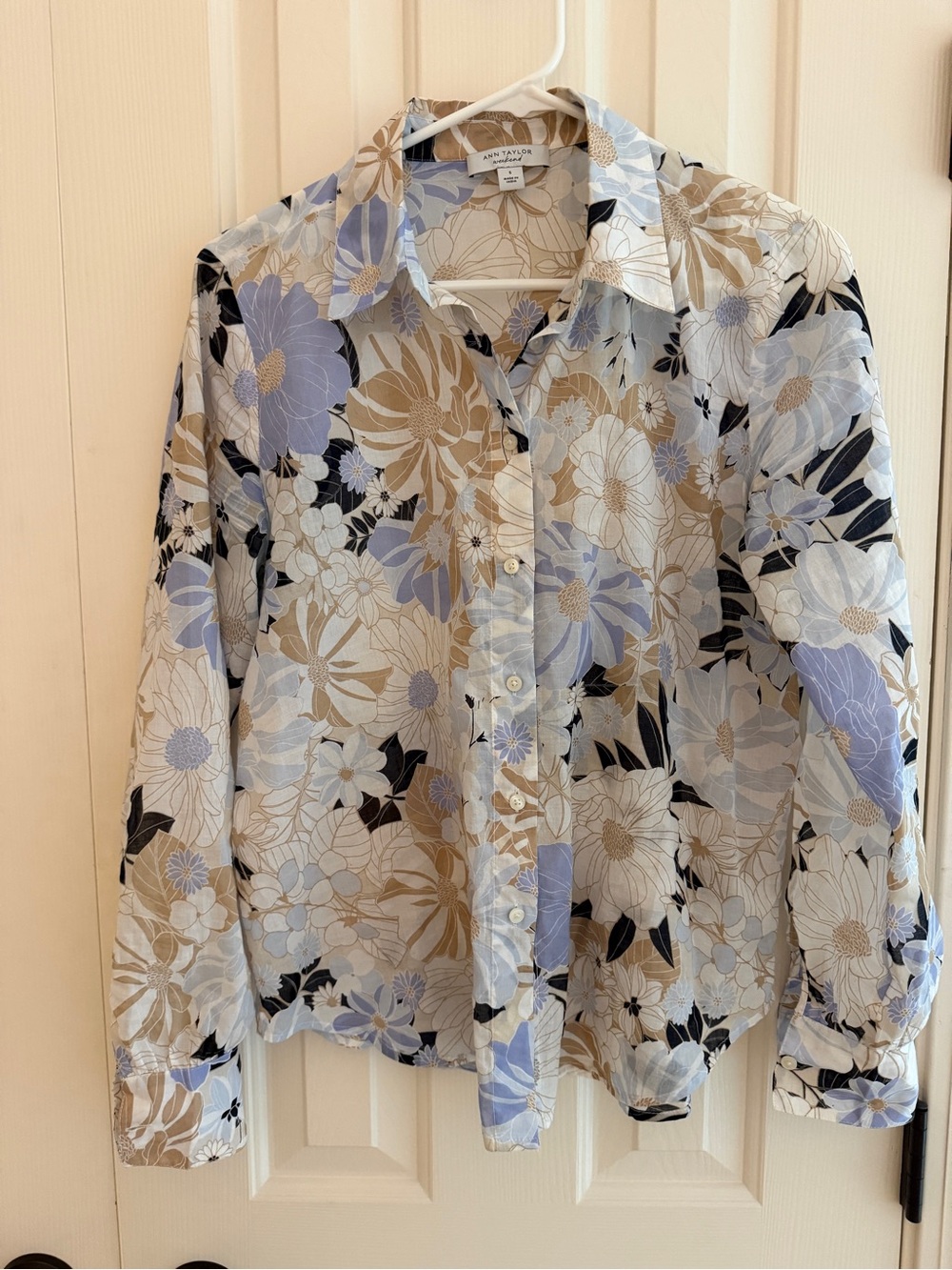 Ann Taylor Blue & Beige Floral Button-Down Blouse S